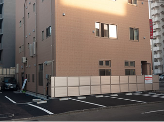 駐車場入口の写真